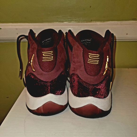 Jordan's 11 - Picture 5 of 7